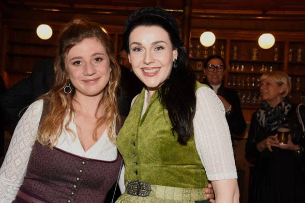 Sophie Reiml Actress Anita Eichhorn Actress Munich 03 02 2026 Augustiner Stammhaus Iberl Buehne Premiere Weiberwirtschaft Photo Munich