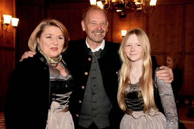 Angela Wiedl singer daughter Gina Uwe Erhardt musician Munich 03 02 2026 Augustiner Stammhaus Iberl stage premiere Weiberwirtschaft photo Munich