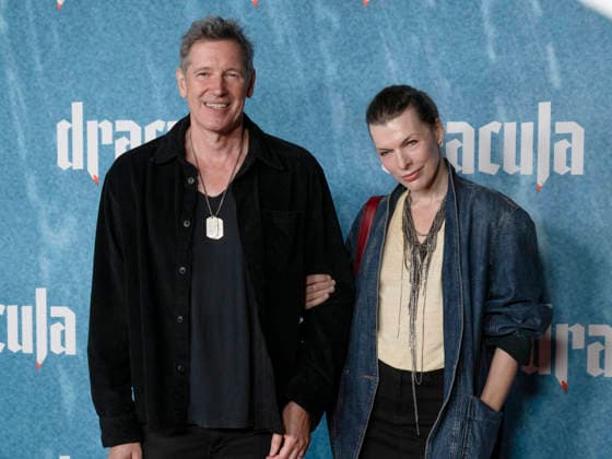 February 3, 2026, Hollywood, California, USA: PAUL W.S. ANDERSON and MILLA JOVOVICH attend the Dracula Los Angeles red carpet Premiere. Hollywood USA - ZUMAb173 20260203_aap_b173_048 Copyright: xBillyxBennightx