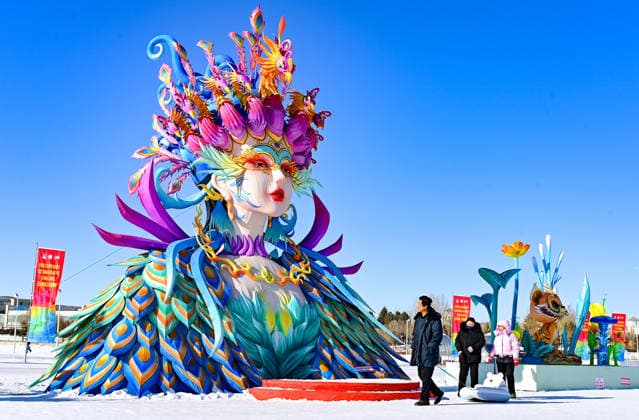 Festive Lantern Citizens are strolling along the festive lanterns on the street in Xilinhot City, Inner Mongolia, China on February 4, 2026. Xilinhot Inner Mongolia China  Copyright: xCFOTOx i1770221130774