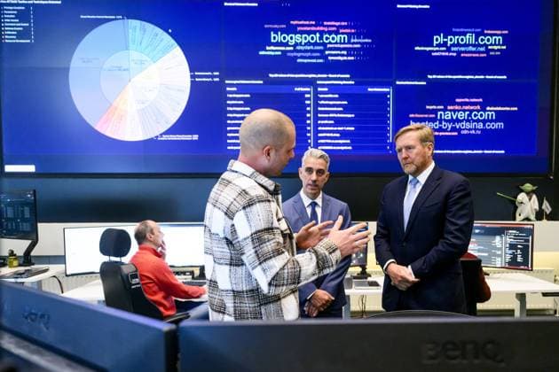 Hilversum, The Netherlands, 2026-02-04 14:26:58 HILVERSUM, 04-02-2026, KPN Network and Security King Willem Alexander and Minister of Economic Affairs Vincent Karremans are paying a working visit to the KPN Network and Security Operations Center in Hilversum as part of resilient telecommunications. PHOTO: NL Beeld Patrick van Emst Credit: NL Beeld Patrick van Emst  Copyright: xx x