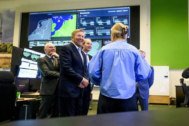 Hilversum, The Netherlands, 2026-02-04 14:38:08 HILVERSUM, 04-02-2026, KPN Network and Security King Willem Alexander and Minister of Economic Affairs Vincent Karremans are paying a working visit to the KPN Network and Security Operations Center in Hilversum as part of resilient telecommunications. PHOTO: NL Beeld Patrick van Emst Credit: NL Beeld Patrick van Emst  Copyright: xx x