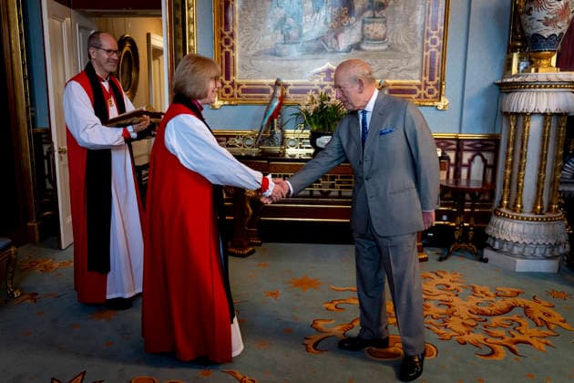 . 04 02 2026. London, United Kingdom. The Bishop of Hereford the Rev Richard Jackson, who is the King s Clerk of the Closet, looks on as King Charles III meets with the Archbishop of Canterbury Dame Sarah Mullally during an audience at Buckingham Palace in London.  xPoolx xi-Imagesx IIM-26547-0005
