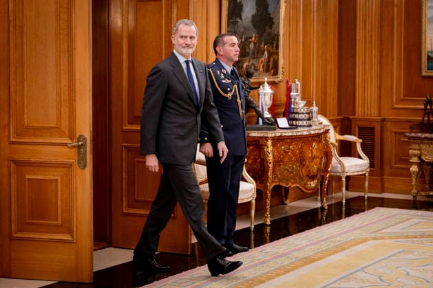 The King receives in audience Admiral Cavo Dragone King Felipe VI receives in audience the Chairman of the NATO Military Committee, Cavo Dragone, at the Zarzuela, on February 4, 2026, in Madrid Spain NATO and Defense representatives meet in Madrid in two bilateral meetings The two meetings, called Step 3 , will study the capabilities allocated by NATO for the period 2025 2029 04 FEBRUARY 2026 A Pé Madrid Madrid Madrid Spain  Copyright: xA.xPÃ rezxMecax 7265897