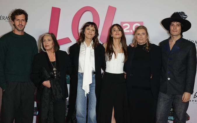 Victor Belmondo, Françoise Fabian, Sophie Marceau, Thaïs Alessandrin, Lisa Azuelos, Jérémy Kapone and Victor Belmondo Before the premiere of the film Lol 2 0 at the Grand Rex in Paris on February 4, 2026 Coadic Guirec Bestimage Paris France  Copyright: xCOADICxGUIRECx xBESTIMAGExCOADICxGUIRECx xBESTIMAGEx