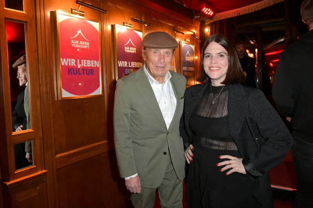 Claus Theo Gärtner with his wife Sarah Würgler at the premiere of the play Klangrazzia 2 0 at the Bar jeder Vernunft Berlin, 04 02 2026 Foto:xM.xBehrensx xFuturexImagex klangrazzia_6220