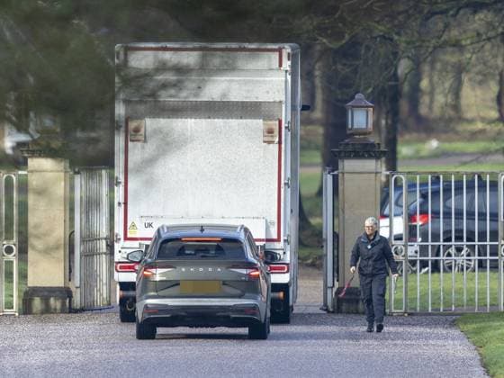 Removal lorry at Royal Lodge Windsor 04.02.2026. Removal lorry from Royal collection leaves Andrew Mountbatten Windsor’s former home at Royal Lodge Windsor.  Copyright: xDougxSeeburgx NINTCHDBPICT001056407976