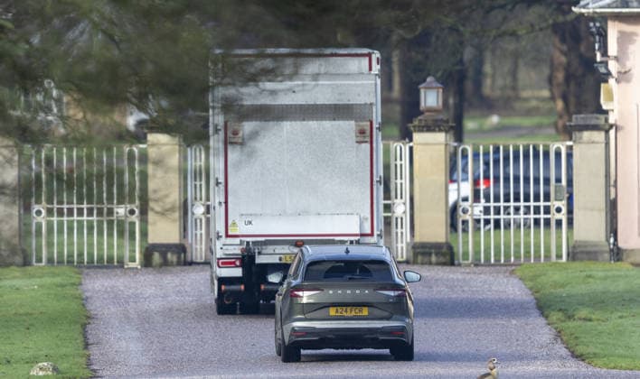 Removal lorry at Royal Lodge Windsor 04.02.2026. Removal lorry from Royal collection leaves Andrew Mountbatten Windsor’s former home at Royal Lodge Windsor.  Copyright: xDougxSeeburgx NINTCHDBPICT001056407988