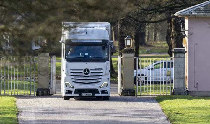 Removal lorry at Royal Lodge Windsor 04.02.2026. Removal lorry from Royal collection leaves Andrew Mountbatten Windsor’s former home at Royal Lodge Windsor.  Copyright: xDougxSeeburgx NINTCHDBPICT001056450068