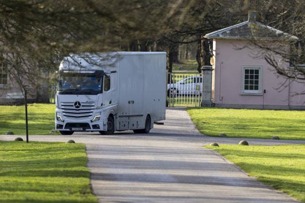 Removal lorry at Royal Lodge Windsor 04.02.2026. Removal lorry from Royal collection leaves Andrew Mountbatten Windsor’s former home at Royal Lodge Windsor.  Copyright: xDougxSeeburgx NINTCHDBPICT001056450149