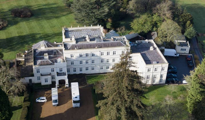 Removal lorry at Royal Lodge Windsor 04.02.2026. Removal lorry from Royal collection leaves Andrew Mountbatten Windsor’s former home at Royal Lodge Windsor.  Copyright: xDougxSeeburgx NINTCHDBPICT001056421831