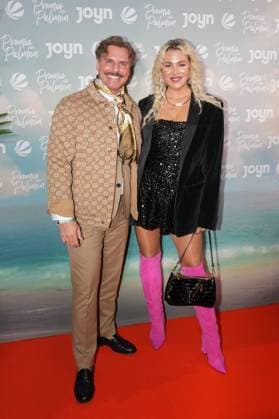 Promis unter Palmen Premiere 2026 Sascha Schmitz with wife Sandra Czok at the premiere of the reality format Promis unter Palmen at CINENOVA Koeln on 04 02 2026 Koeln CINENOVA Nordrhein Westfalen