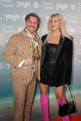 Promis unter Palmen Premiere 2026 Sascha Schmitz with wife Sandra Czok at the premiere of the reality format Promis unter Palmen at CINENOVA Koeln on 04 02 2026 Koeln CINENOVA Nordrhein Westfalen
