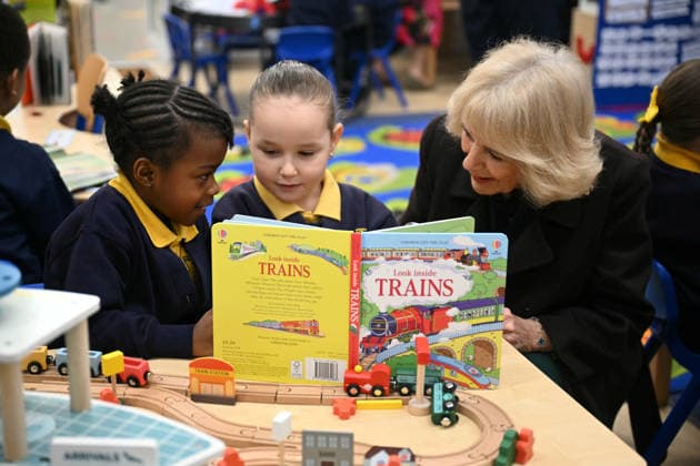 . 04 02 2026. London, United Kingdom. Queen Camilla at the opening of a library at Christ Church Primary School in London, as part of the National Year of Reading.  xPoolx xi-Imagesx IIM-26551-0012