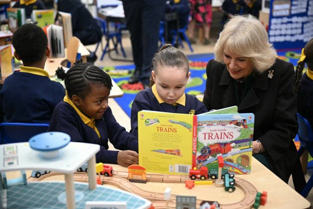 . 04 02 2026. London, United Kingdom. Queen Camilla at the opening of a library at Christ Church Primary School in London, as part of the National Year of Reading.  xPoolx xi-Imagesx IIM-26551-0013