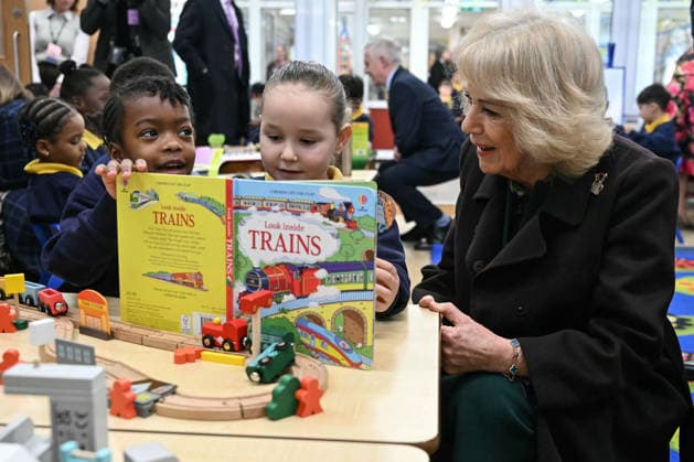. 04 02 2026. London, United Kingdom. Queen Camilla at the opening of a library at Christ Church Primary School in London, as part of the National Year of Reading.  xPoolx xi-Imagesx IIM-26551-0014