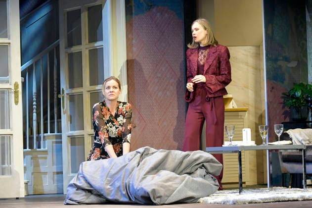 Jessica Ginkel and Alina Levshin at the photo rehearsal for the play 2 22 A Ghost Story at the Komödie am Kurfürstendamm in the Ernst Reuter Saal Berlin, 05 02 2026 Foto:xM.xBehrensx xFuturexImagex geistergeschichte_6223