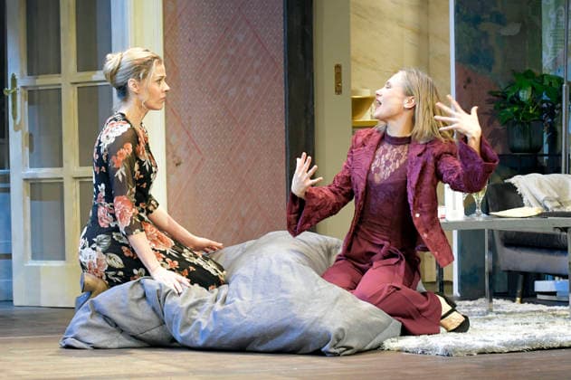 Jessica Ginkel and Alina Levshin at the photo rehearsal for the play 2 22 A Ghost Story at the Komödie am Kurfürstendamm in the Ernst Reuter Saal Berlin, 05 02 2026 Foto:xM.xBehrensx xFuturexImagex geistergeschichte_6224