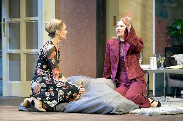 Jessica Ginkel and Alina Levshin at the photo rehearsal for the play 2 22 A Ghost Story at the Komödie am Kurfürstendamm in the Ernst Reuter Saal Berlin, 05 02 2026 Foto:xM.xBehrensx xFuturexImagex geistergeschichte_6225
