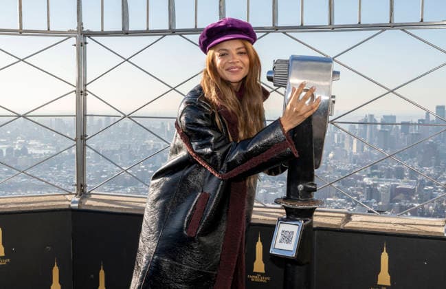February 5, 2026, New York, Ny, United States: Leslie Grace visits the Empire State Building. Held at Empire State Building in New York. Zuma Press February 5, 2026. New York United States - ZUMAp281 20260205_zea_p281_007 Copyright: xPhotoxImagexPressx