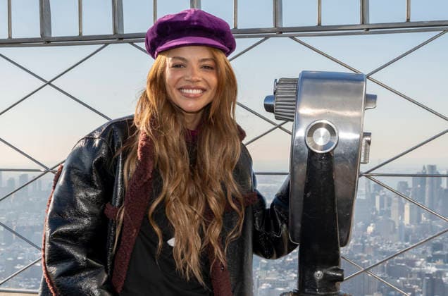 February 5, 2026, New York, Ny, United States: Leslie Grace visits the Empire State Building. Held at Empire State Building in New York. Zuma Press February 5, 2026. New York United States - ZUMAp281 20260205_zea_p281_016 Copyright: xPhotoxImagexPressx