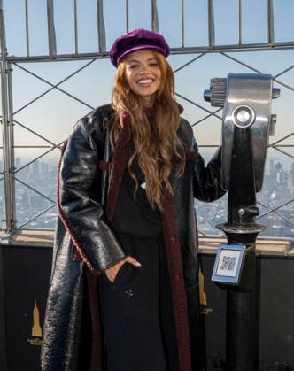 February 5, 2026, New York, Ny, United States: Leslie Grace visits the Empire State Building. Held at Empire State Building in New York. Zuma Press February 5, 2026. New York United States - ZUMAp281 20260205_zea_p281_022 Copyright: xPhotoxImagexPressx
