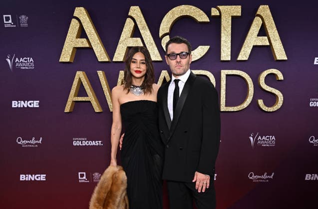 AACTA AWARDS 2026, Joel Edgerton (right) and partner Christine Centenera (left) are seen posing for a photo on the red carpet at the 2024 AACTA Awards at HOTA in Surfers Paradise, Queensland, Friday, February 6, 2026. ( NO ARCHIVING BRISBANE QUEENSLAND AUSTRALIA  Copyright: xDARRENxENGLANDx 20260206119480403452