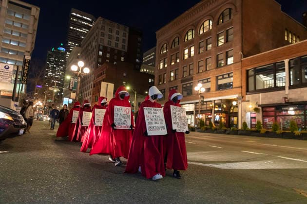 February 5, 2026, Seattle, Washington, USA: A group of activists march silently through SeattleÃ¢â‚¬â ¢s Pioneer Square dressed as women from The Handmaid s TaleÃ¢â‚¬Â during First Thursday Art Walk on February 5, 2026. The protest was organized by Defund MuskÃ¢â‚¬â ¢s WomenÃ¢â‚¬â ¢s Group against the Trump administrationÃ¢â‚¬â ¢s policies towards womenÃ¢â‚¬â ¢s rights and the perceived corrupt influence of billionaires in politics. Seattle USA - ZUMAg235 20260205_zap_g235_018 Copyright: xPaulxChristianxGordonx
