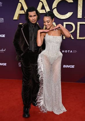 AACTA AWARDS 2026, Mark Coles Smith (left) and Aisha Dee (right) are seen posing for a photo on the red carpet at the 2024 AACTA Awards at HOTA in Surfers Paradise, Queensland, Friday, February 6, 2026. ( NO ARCHIVING BRISBANE QUEENSLAND AUSTRALIA  Copyright: xDARRENxENGLANDx 20260206119353606672