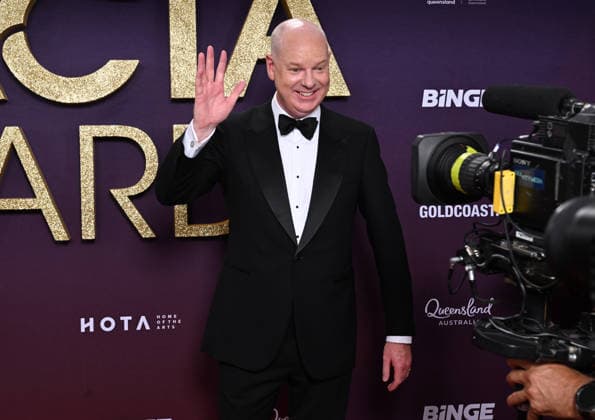 AACTA AWARDS 2026, Tom Gleeson is seen posing for a photo on the red carpet at the 2024 AACTA Awards at HOTA in Surfers Paradise, Queensland, Friday, February 6, 2026. ( NO ARCHIVING BRISBANE QUEENSLAND AUSTRALIA  Copyright: xDARRENxENGLANDx 20260206155272897381