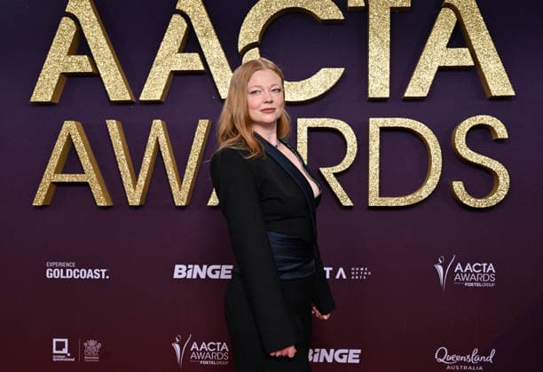 AACTA AWARDS 2026, Sarah Snook is seen posing for a photo on the red carpet at the 2024 AACTA Awards at HOTA in Surfers Paradise, Queensland, Friday, February 6, 2026. ( NO ARCHIVING BRISBANE QUEENSLAND AUSTRALIA Copyright: xDARRENxENGLANDx 20260206131782536875