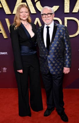 AACTA AWARDS 2026, Sarah Snook (left) and Brian Cox (right) are seen posing for a photo on the red carpet at the 2024 AACTA Awards at HOTA in Surfers Paradise, Queensland, Friday, February 6, 2026. ( NO ARCHIVING BRISBANE QUEENSLAND AUSTRALIA Copyright: xDARRENxENGLANDx 20260206152145654250