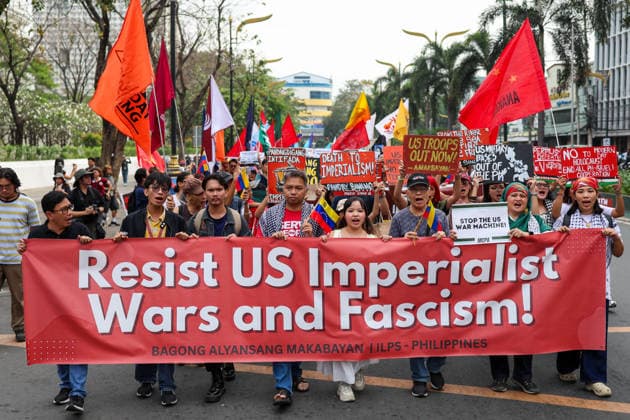 News Bilder des Tages Protesters march to U.S. embassy in Philippines to stand with Palestine and Venezuela MANILA, PHILIPPINES - FEBRUARY 6: Protesters march to the United States embassy to stand in solidarity with the people of Palestine and Venezuela, in Manila, Philippines on February 6, 2026. On the Global Day of Action, the groups condemn the Donald Trump-led administration in Washington for their military intervention, aggression and imperialism in Valenzuela and Palestine by marching to the U.S. embassy, with protesters holding placards and chanting slogans such as Stop the U.S. war machine , Free Palestin and Death to Imperialism . Daniel Ceng Anadolu Manila Philippines. Editorial use only. Please get in touch for any other usage.  Copyright: x2026xAnadoluxDanielxCengx