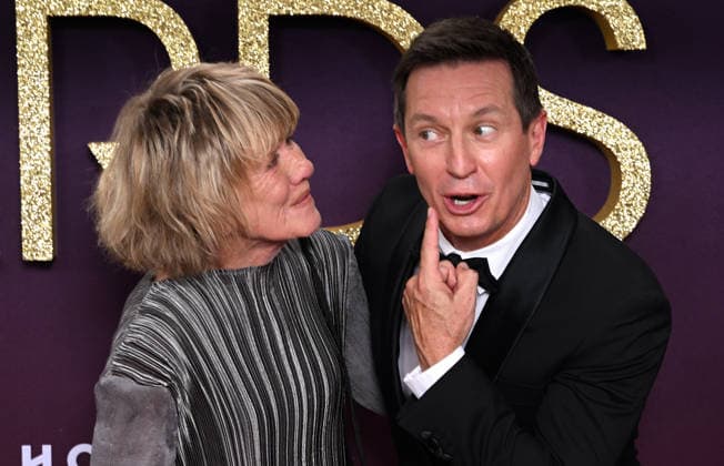 AACTA AWARDS 2026, Margaret Pomeranz (left) and Rove McManus (right) are seen posing for a photo on the red carpet at the 2024 AACTA Awards at HOTA in Surfers Paradise, Queensland, Friday, February 6, 2026. ( NO ARCHIVING BRISBANE QUEENSLAND AUSTRALIA  Copyright: xDARRENxENGLANDx 20260206147876714934