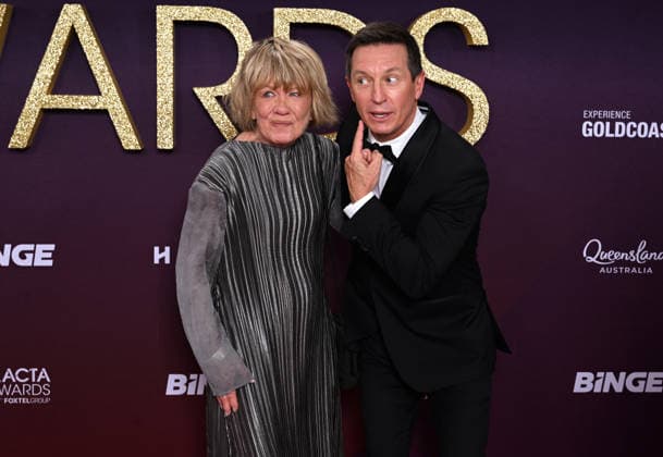 AACTA AWARDS 2026, Margaret Pomeranz (left) and Rove McManus (right) are seen posing for a photo on the red carpet at the 2024 AACTA Awards at HOTA in Surfers Paradise, Queensland, Friday, February 6, 2026. ( NO ARCHIVING BRISBANE QUEENSLAND AUSTRALIA  Copyright: xDARRENxENGLANDx 20260206167262907768