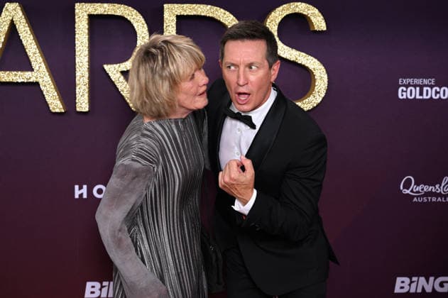 AACTA AWARDS 2026, Margaret Pomeranz (left) and Rove McManus (right) are seen posing for a photo on the red carpet at the 2024 AACTA Awards at HOTA in Surfers Paradise, Queensland, Friday, February 6, 2026. ( NO ARCHIVING BRISBANE QUEENSLAND AUSTRALIA  Copyright: xDARRENxENGLANDx 20260206182978332615