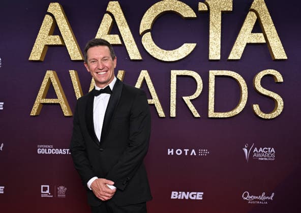 AACTA AWARDS 2026, Rove McManus is seen posing for a photo on the red carpet at the 2024 AACTA Awards at HOTA in Surfers Paradise, Queensland, Friday, February 6, 2026. ( NO ARCHIVING BRISBANE QUEENSLAND AUSTRALIA  Copyright: xDARRENxENGLANDx 20260206193941787039