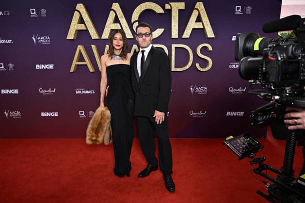 AACTA AWARDS 2026, Joel Edgerton (right) and partner Christine Centenera (left) are seen posing for a photo on the red carpet at the 2024 AACTA Awards at HOTA in Surfers Paradise, Queensland, Friday, February 6, 2026. ( NO ARCHIVING BRISBANE QUEENSLAND AUSTRALIA  Copyright: xDARRENxENGLANDx 20260206191765092113