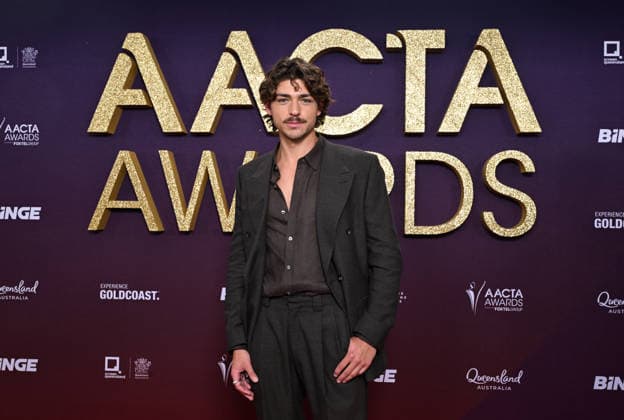 AACTA AWARDS 2026, Joe Klocek is seen posing for a photo on the red carpet at the 2024 AACTA Awards at HOTA in Surfers Paradise, Queensland, Friday, February 6, 2026. ( NO ARCHIVING BRISBANE QUEENSLAND AUSTRALIA  Copyright: xDARRENxENGLANDx 20260206179318882891