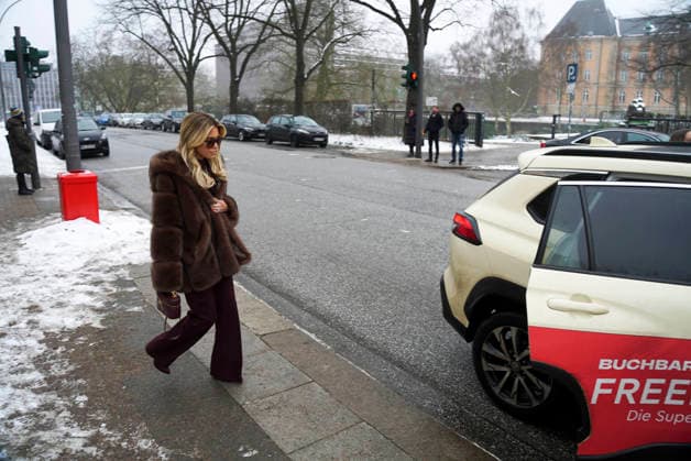 Sylvie Francoise Meis as a witness after her testimony on the way to the cab Hamburg District Court Criminal Justice Building Sievekingsplatz on 06 02 2026 Trial against the defendant M accused of joint residential burglary for having stolen handbags and jewelry worth over 500,000 euros Hamburg Germany