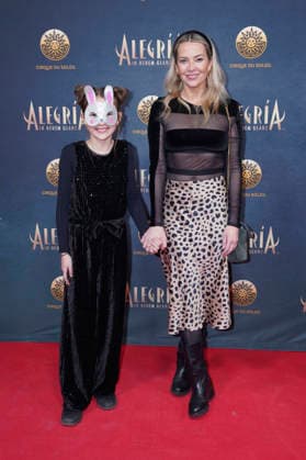 Laura Osswald with daughter Karline Osswald at the premiere of the Cirque du Soleil Alegria show at the Theresienwiese in Munich, 05 02 2026 Foto:xN.xKolinzx xFuturexImagex alegria_6226