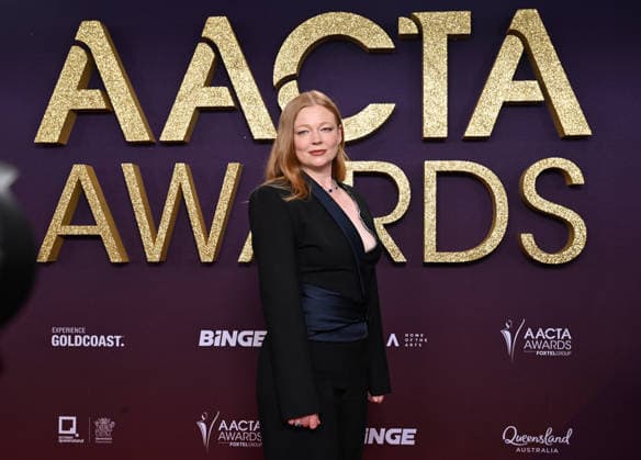 AACTA AWARDS 2026, Sarah Snook is seen posing for a photo on the red carpet at the 2024 AACTA Awards at HOTA in Surfers Paradise, Queensland, Friday, February 6, 2026. ( NO ARCHIVING BRISBANE QUEENSLAND AUSTRALIA Copyright: xDARRENxENGLANDx 20260207119453610025