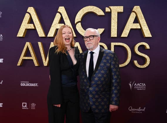 AACTA AWARDS 2026, Sarah Snook (left) and Brian Cox (right) are seen posing for a photo on the red carpet at the 2024 AACTA Awards at HOTA in Surfers Paradise, Queensland, Friday, February 6, 2026. ( NO ARCHIVING BRISBANE QUEENSLAND AUSTRALIA Copyright: xDARRENxENGLANDx 20260207163308424112