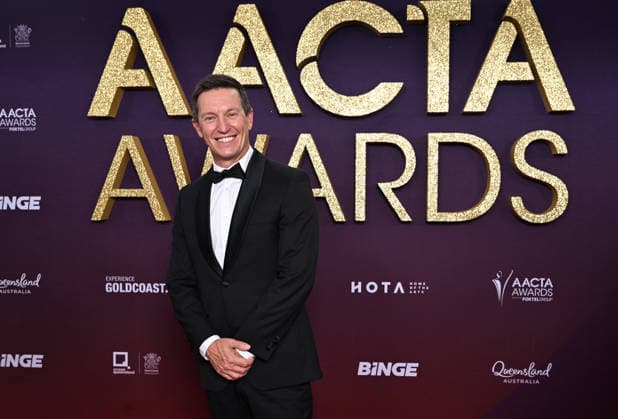 AACTA AWARDS 2026, Rove McManus is seen posing for a photo on the red carpet at the 2024 AACTA Awards at HOTA in Surfers Paradise, Queensland, Friday, February 6, 2026. ( NO ARCHIVING BRISBANE QUEENSLAND AUSTRALIA Copyright: xDARRENxENGLANDx 20260207133754224985