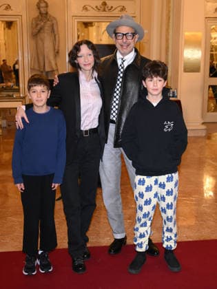 Milan, Milan Cortina 2026 Olympic Games, Welcome cocktail for guests at the Opening Ceremony at Teatro alla Scala. Pictured are Jeff Goldblum, his wife Emilie Livingston, and their sons Charlie Ocean and River Joe.  Copyright: xAlbertoxTerenghix xipa-agency.netx xComi Terenghix IPA_Agency_IPA71037426
