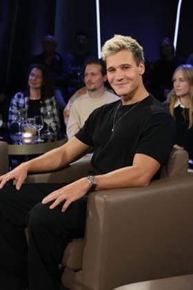 Wincent Weiss, singer, guest on the NDR Talk Show, photo session on 30 1 2026, broadcast on 6 2 2026 on the 3 program of NDR television, Hamburg Lokstedt television studio