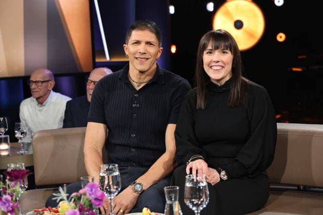 Morad Bounoua, director of the Residenz Heideblüte retirement home, and Natascha Sabrowski, head of nursing services, as guests on the NDR Talk Show, photo shoot on 30 1 2026, broadcast on 6 2 2026 on the 3 program of NDR television, Hamburg Lokstedt television studio