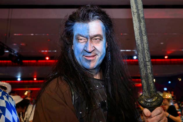 Bavarias Prime Minister Markus Söder CSU in costume as Braveheart or William Wallace at the BR live broadcast Fastnacht in Franken in the Mainfrankensäle At the Prunksitzung of the Fastnachtverband Franken, politicians are traditionally exposed to ridicule and foolery Veitshöchheim, 06 02 2026 Bavaria Germany Copyright: xDwixAnoraganingrumx