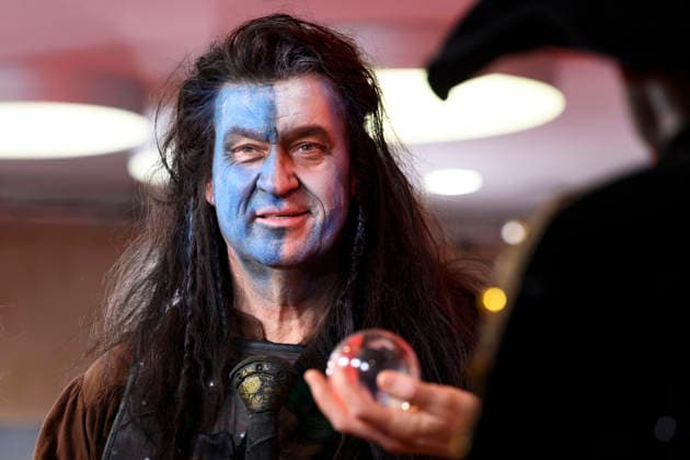 Bavarias Prime Minister Markus Söder CSU in costume as Braveheart or William Wallace at the BR live broadcast Fastnacht in Franken in the Mainfrankensäle At the Prunksitzung of the Fastnachtverband Franken, politicians are traditionally exposed to ridicule and foolery Veitshöchheim, 06 02 2026 Bavaria Germany Copyright: xDwixAnoraganingrumx