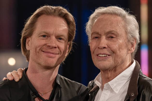 Kölner Treff on February 06, 2026 In the picture the Austrian actor, singer and TV presenter Peter Kraus on the right with son Mike Kraus, photographer and filmmaker Peter Kraus is considered the founder of German-language Rock™n Roll Susan Link and Anna Planken Mi
